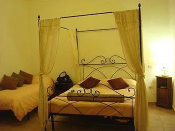 Aloha Bed and breakfast 2*